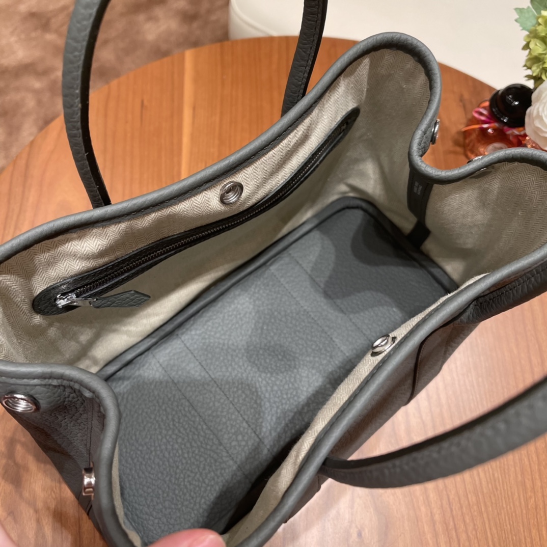 HERMES 爱马仕 Garden party /花园包 30 country 皮，耐用，容量可观，很适合通勤逛街又低调 63 杏绿 银扣