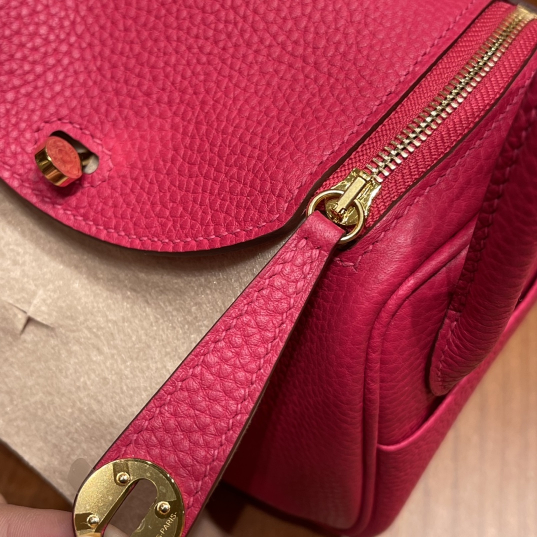香港HERMES 爱马仕官网 Mini Lindy tc皮 i6 极致粉 金扣