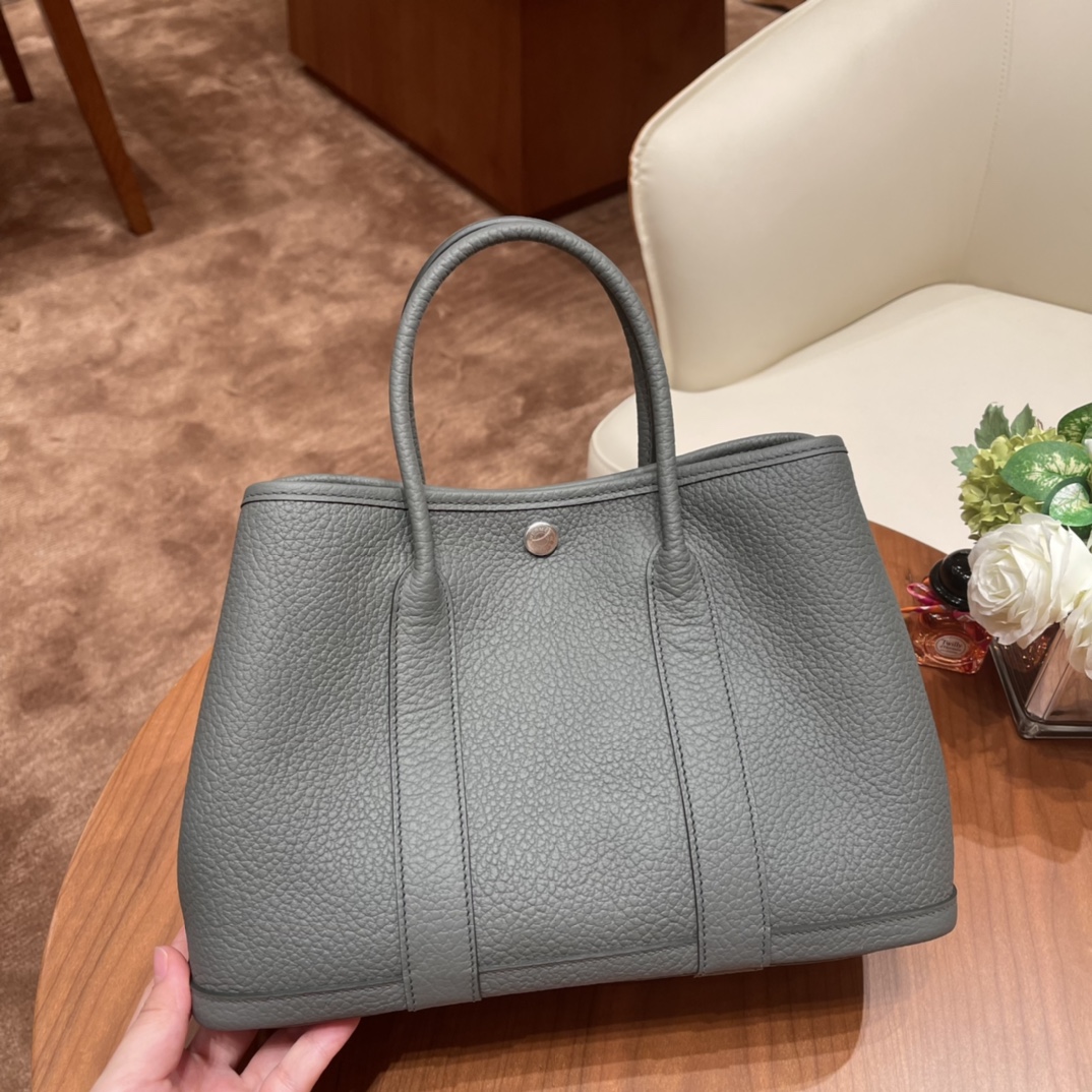 HERMES 爱马仕 Garden party /花园包 30 country 皮，耐用，容量可观，很适合通勤逛街又低调 63 杏绿 银扣