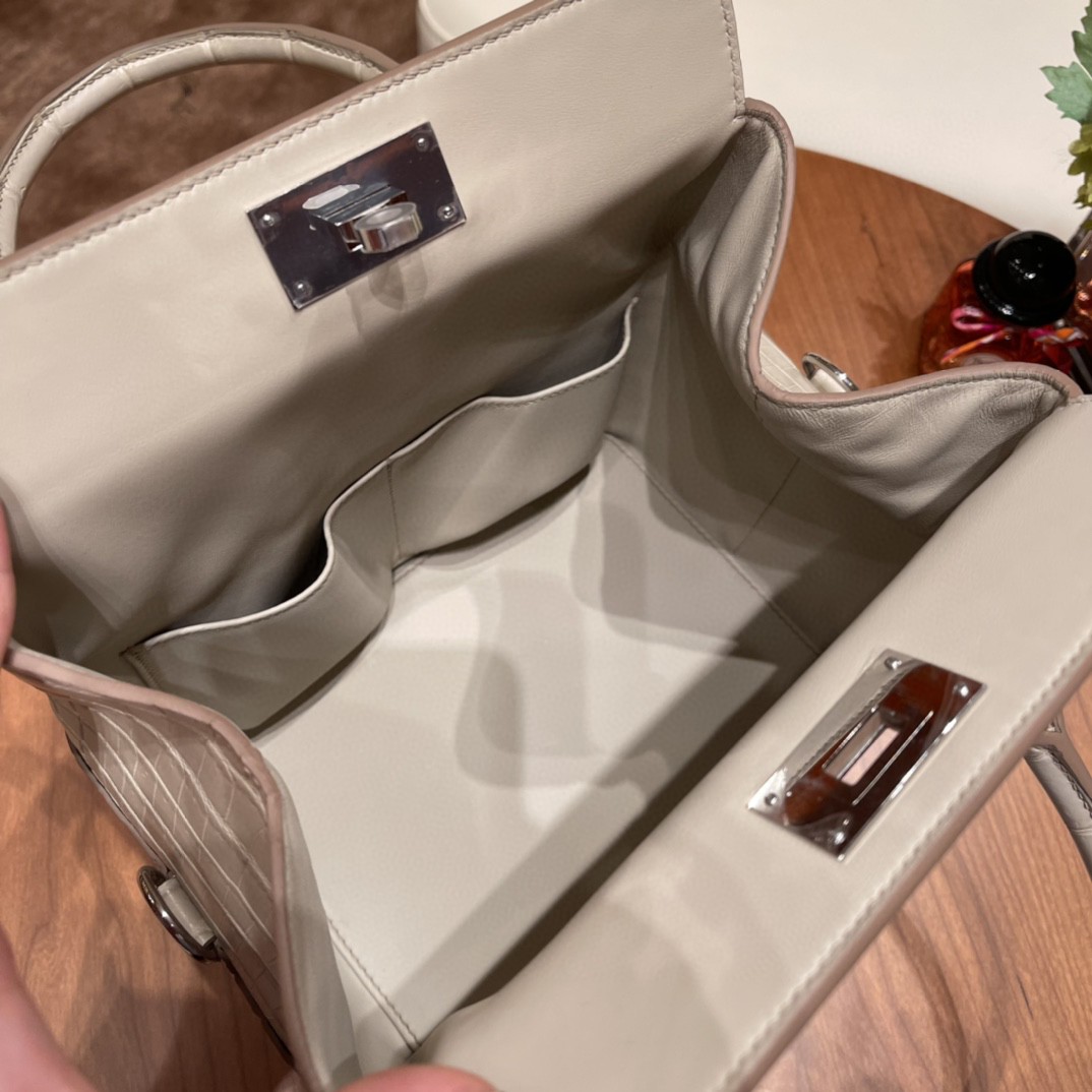 HERMES 20 toolbox 牛奶盒 简单方便  巨能装  尼罗鳄鱼 8L 冰川白 银扣 正品开版 入柜无压力