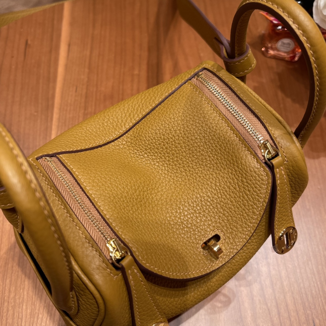 香港HERMES 爱马仕官网 Mini Lindy tc皮 2S 芝麻色 金扣