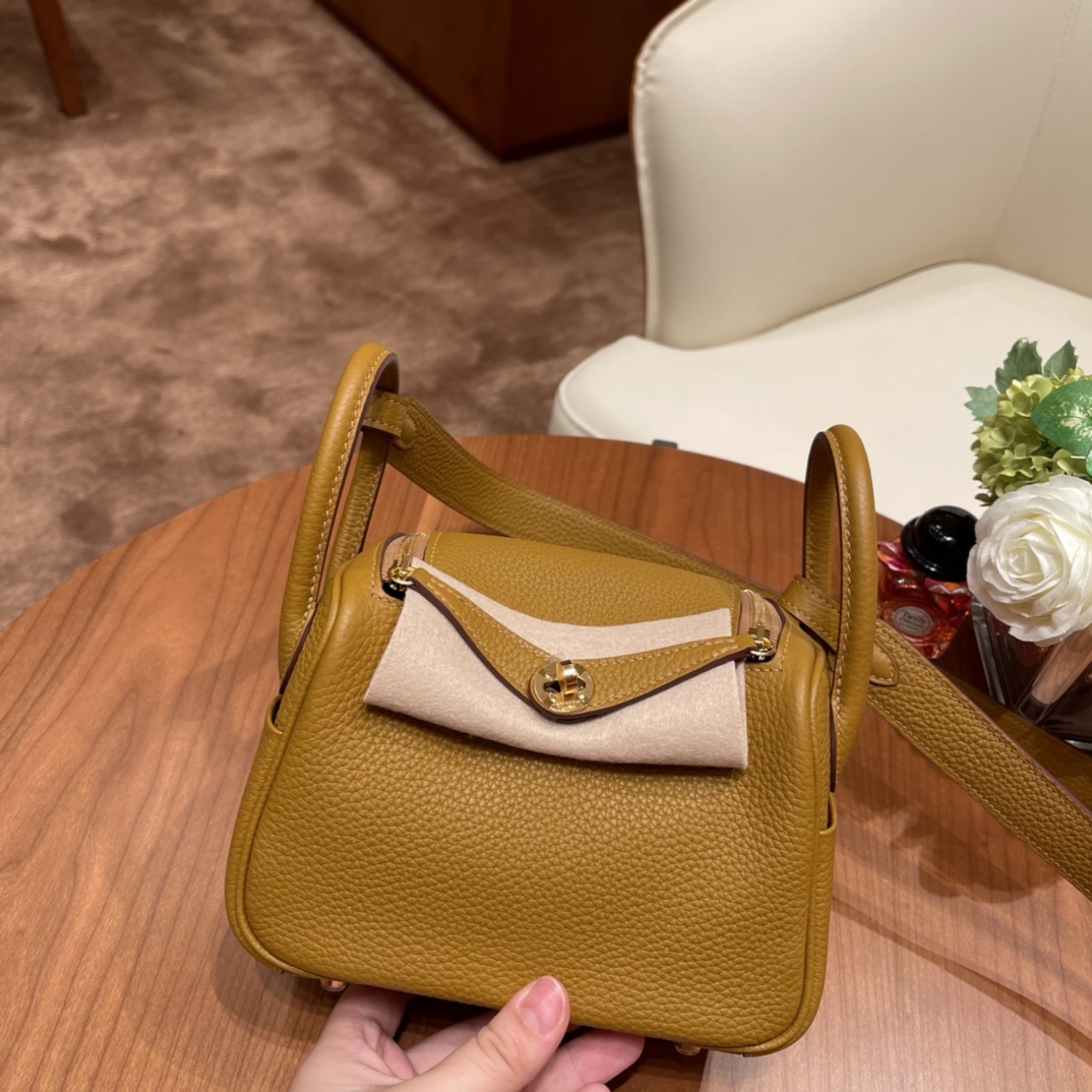 香港HERMES 爱马仕官网 Mini Lindy tc皮 2S 芝麻色 金扣