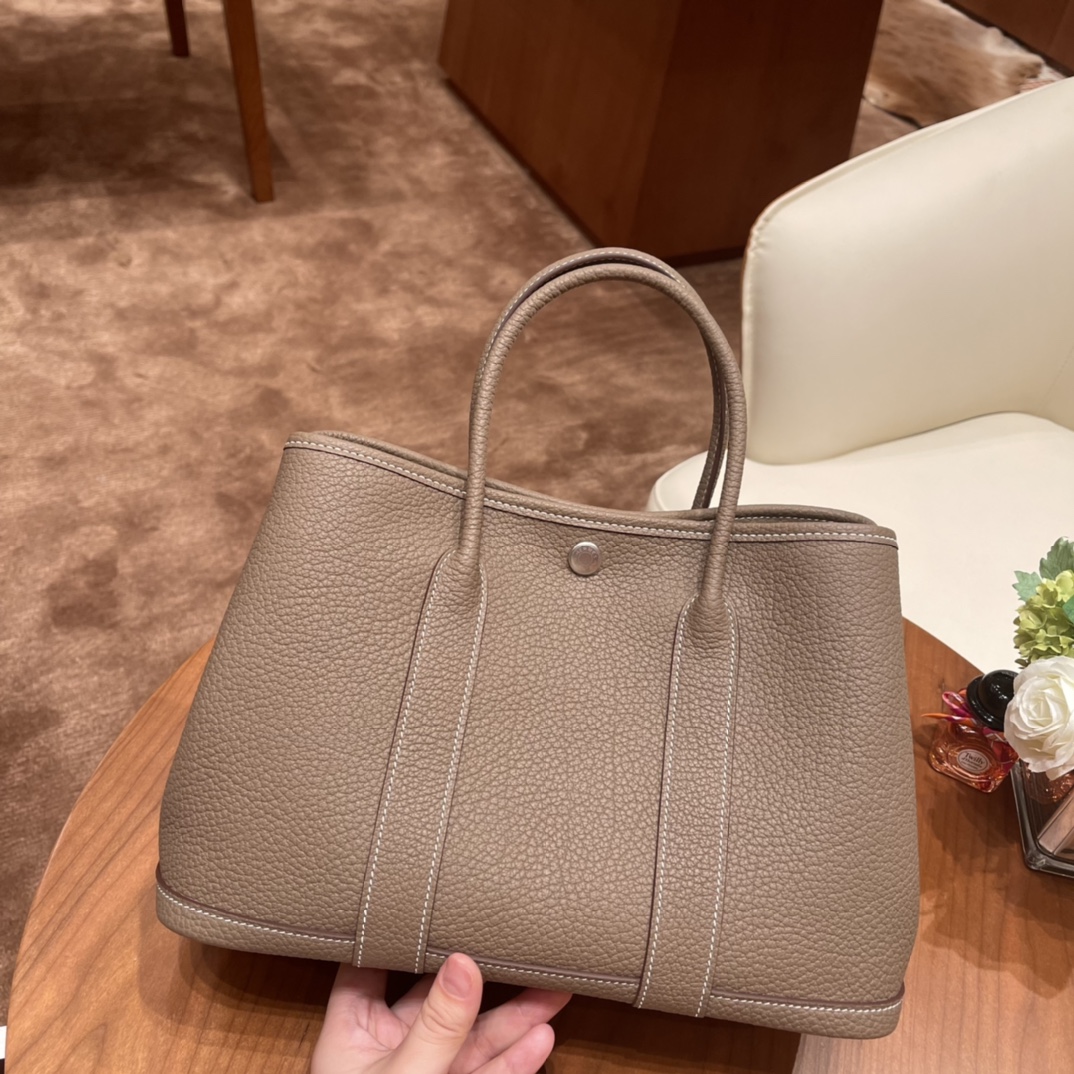 HERMES 爱马仕 Garden party /花园包  30 country 皮，耐用，容量可观，很适合通勤逛街又低调 18 大象灰 银扣