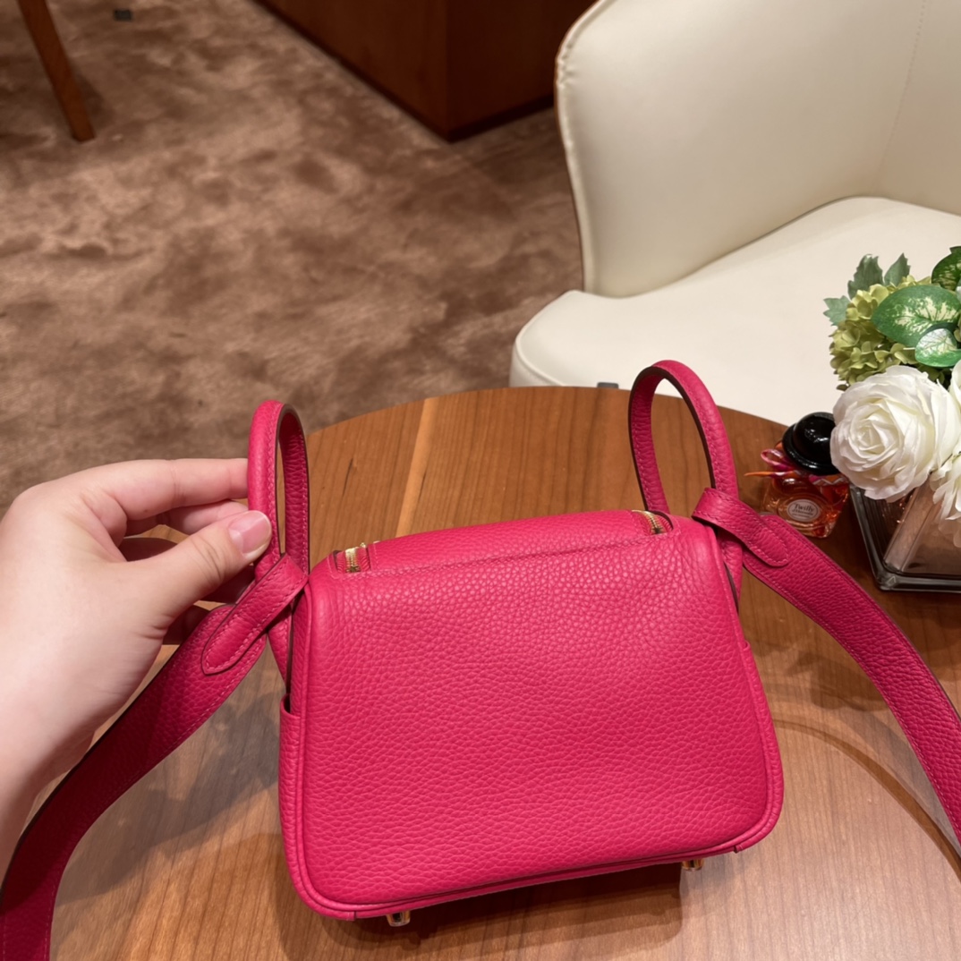 香港HERMES 爱马仕官网 Mini Lindy tc皮 i6 极致粉 金扣