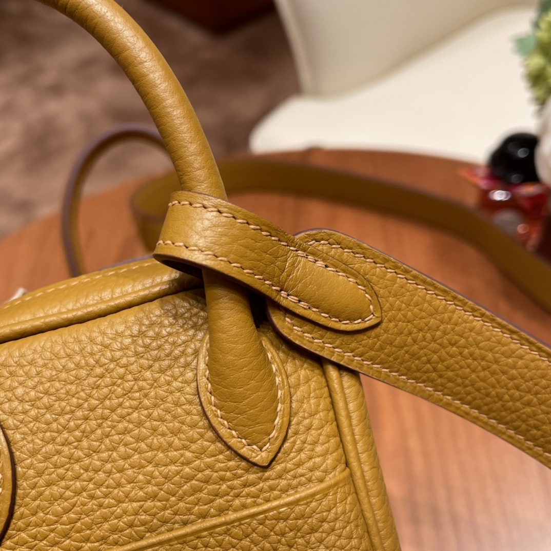 香港HERMES 爱马仕官网 Mini Lindy tc皮 2S 芝麻色 金扣