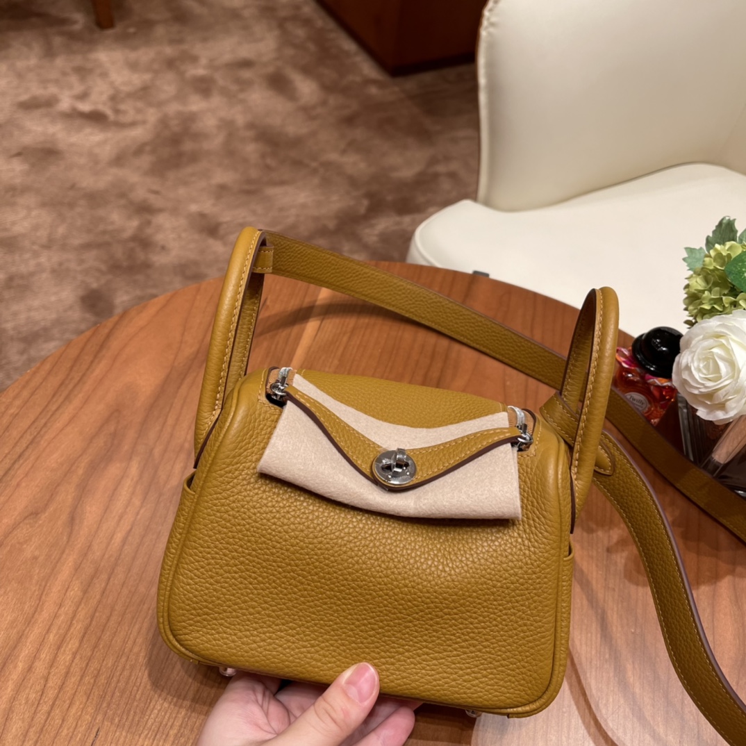 香港HERMES 爱马仕官网 Mini Lindy tc皮 2S 芝麻色 银扣