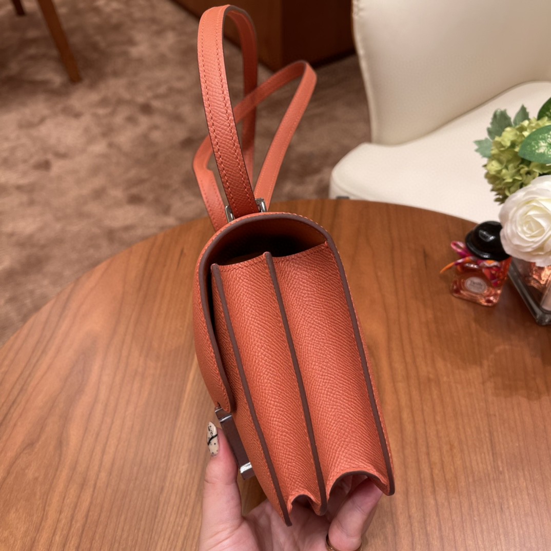 HERMES constance 康康包19 cm 小巧玲珑，大H标志极具个性， 出街旅游必备单品斜跨单肩，四季皆可搭配 3L 玫瑰粉 银扣