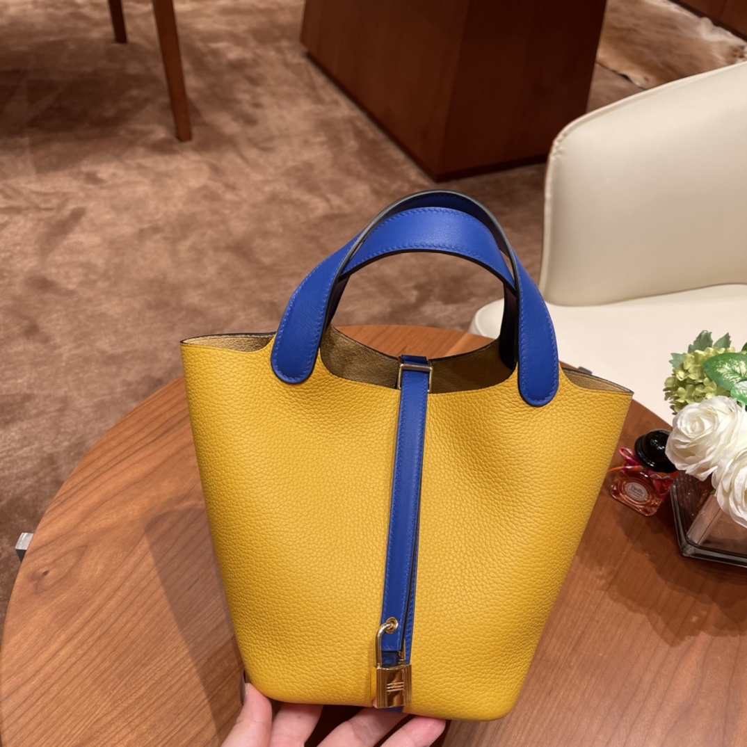 香港爱马仕 HERMES picotin 18cm 超级百搭的菜篮子 入门款实用款，容量大 超级推荐 Tc皮9D 琥珀黄拼 swift 希腊蓝 金扣
