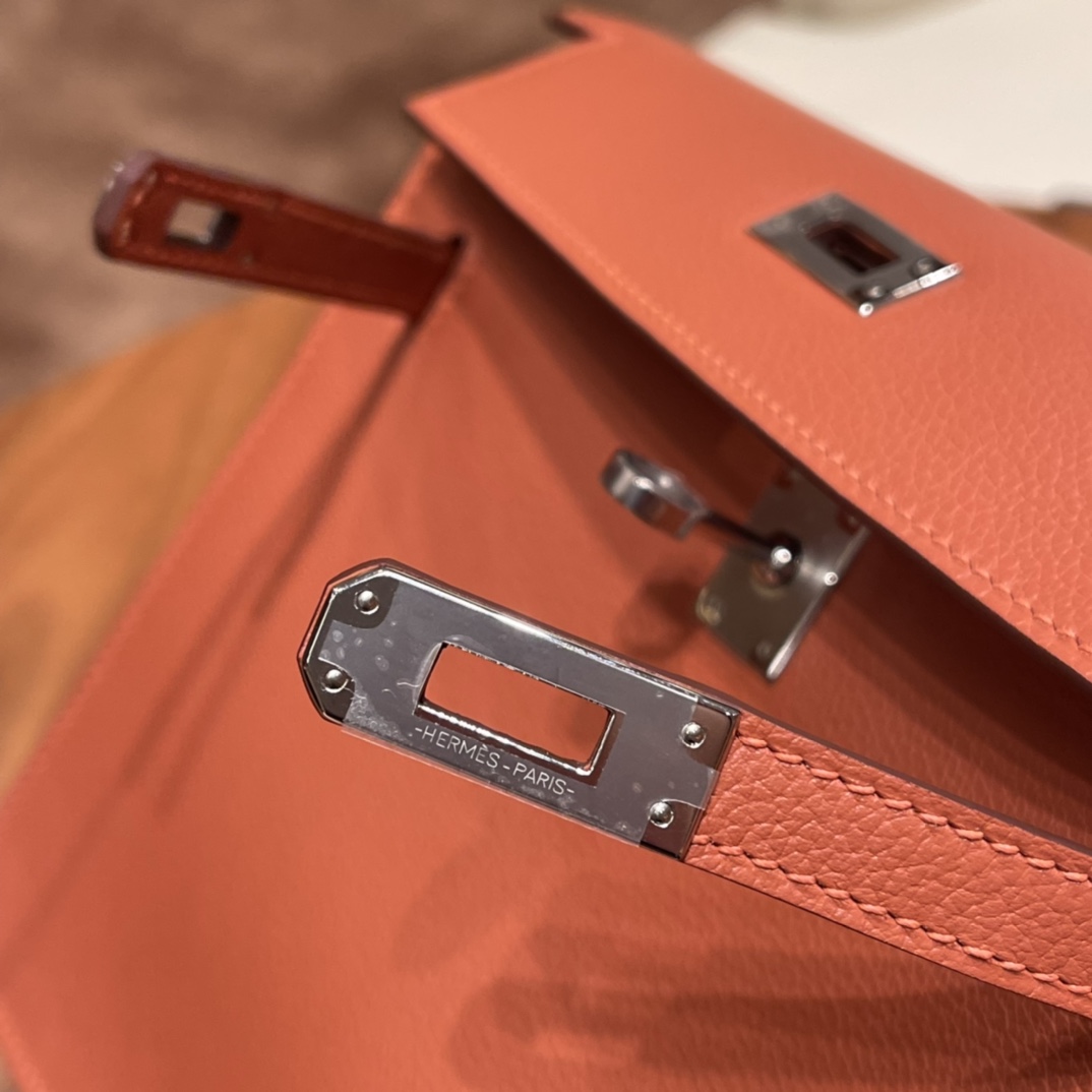 香港爱马仕 HERMES kelly danse 小肩包/超宝藏 单凭一条肩带就有6种背法 Evercolor J9 腮红色/内拼K4夏日粉 银扣