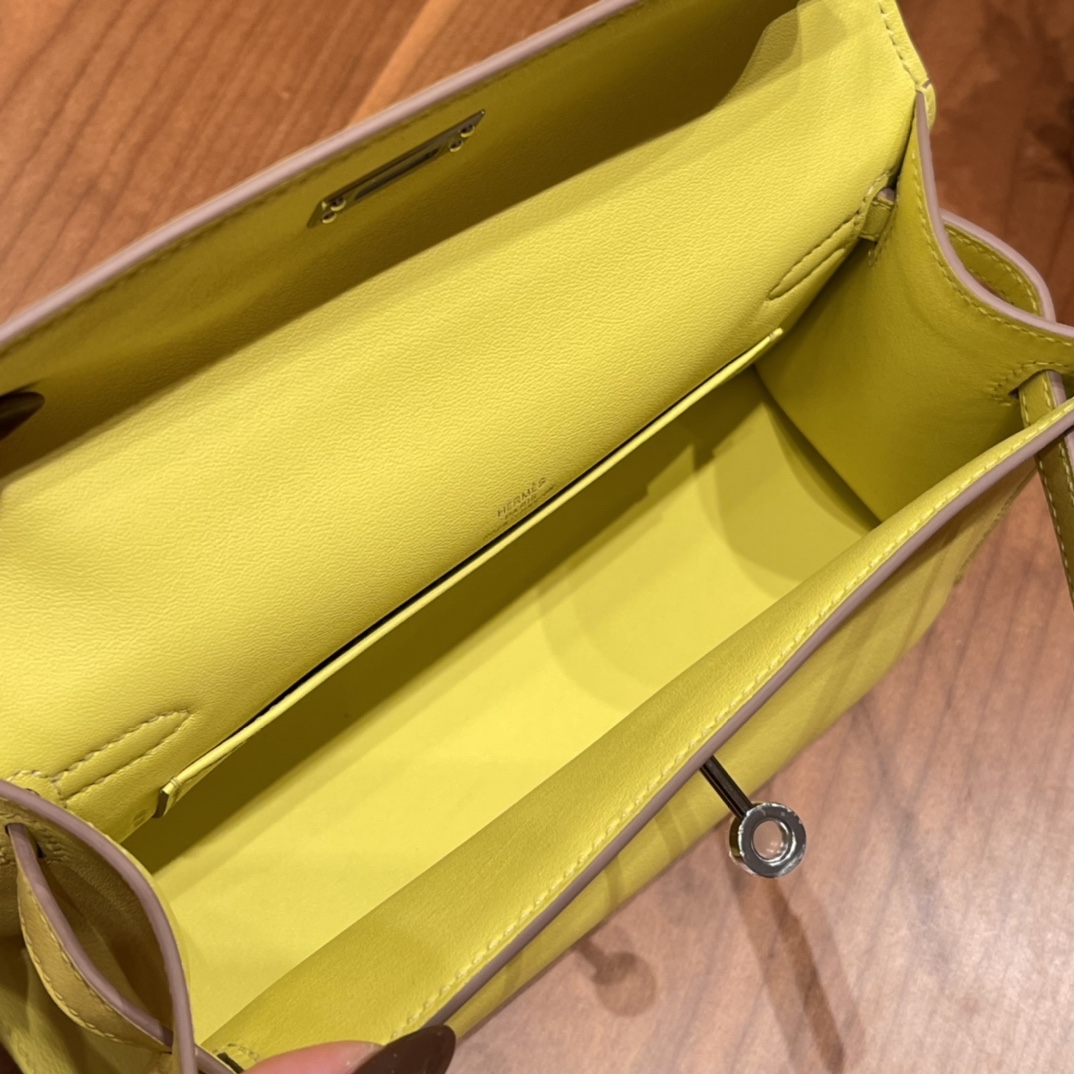 HERMES 爱马仕 Kelly pochette 一代晚宴包 使用率超高的手包，适合各种场合，易搭配 还可以配猪鼻子链子当小肩包 Swift 9R 柠檬黄 银扣