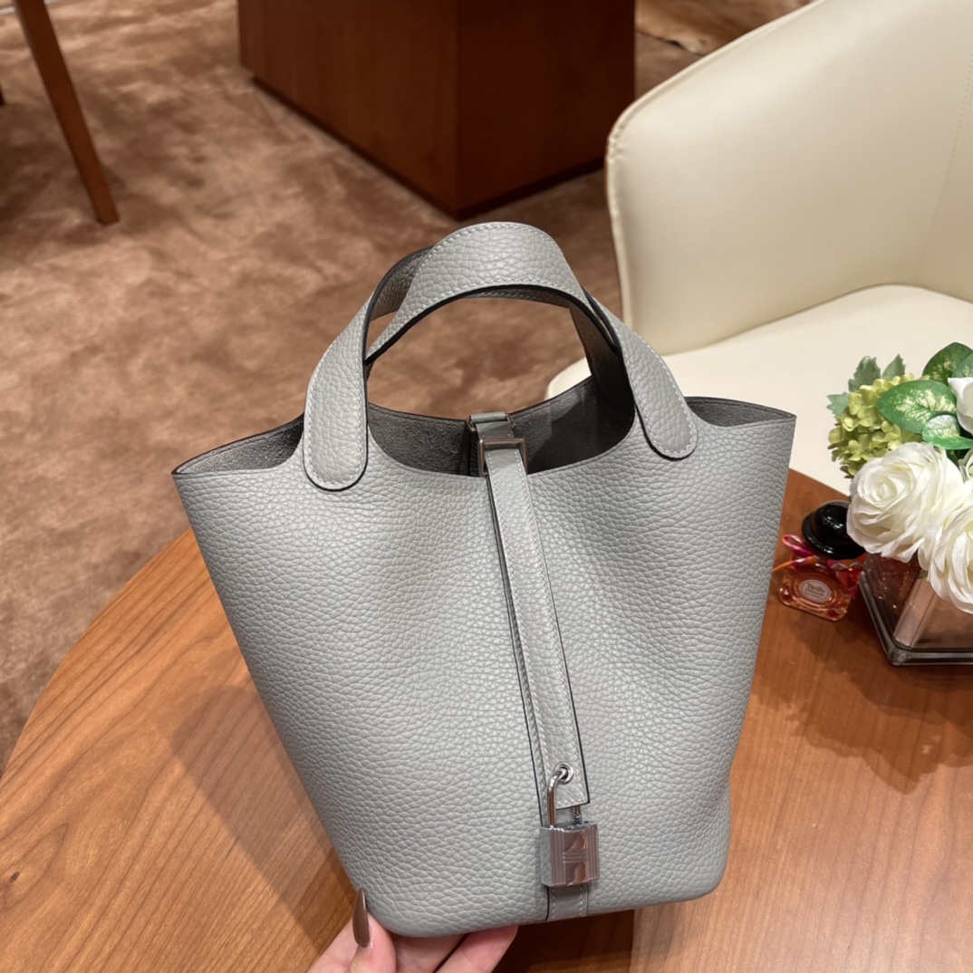 香港爱马仕 HERMES picotin 18cm 超级百搭的菜篮子 入门款实用款，容量大 超级推荐 Tc皮4Z 海鸥灰 银扣