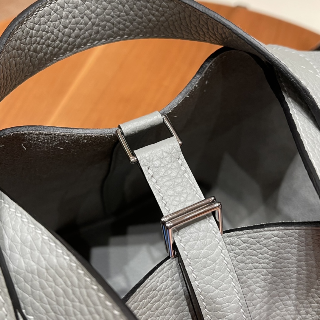 香港爱马仕 HERMES picotin 18cm 超级百搭的菜篮子 入门款实用款，容量大 超级推荐 Tc皮4Z 海鸥灰 银扣