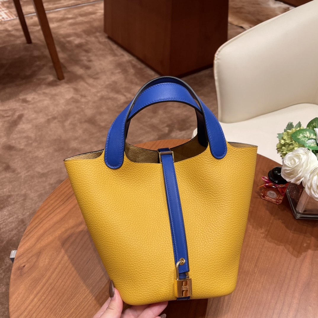 香港爱马仕 HERMES picotin 18cm 超级百搭的菜篮子 入门款实用款，容量大 超级推荐 Tc皮9D 琥珀黄拼 swift 希腊蓝 金扣