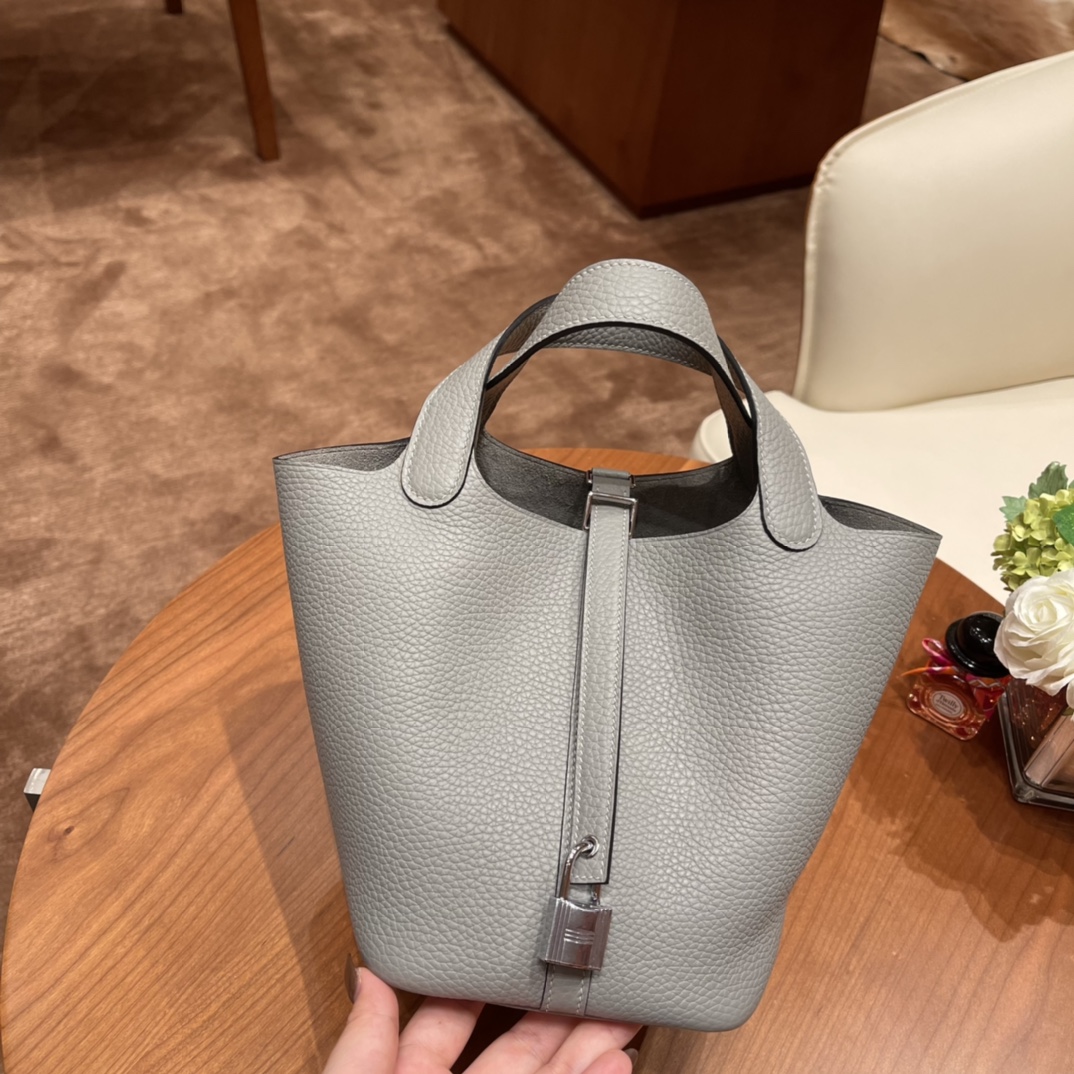 香港爱马仕 HERMES picotin 18cm 超级百搭的菜篮子 入门款实用款，容量大 超级推荐 Tc皮4Z 海鸥灰 银扣