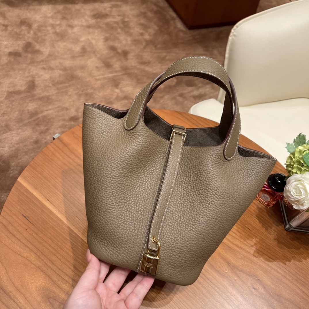 爱马仕官网 picotin 18cm 各种风格都能驾驭的了的菜篮子 clemence 皮  18 大象灰 金扣