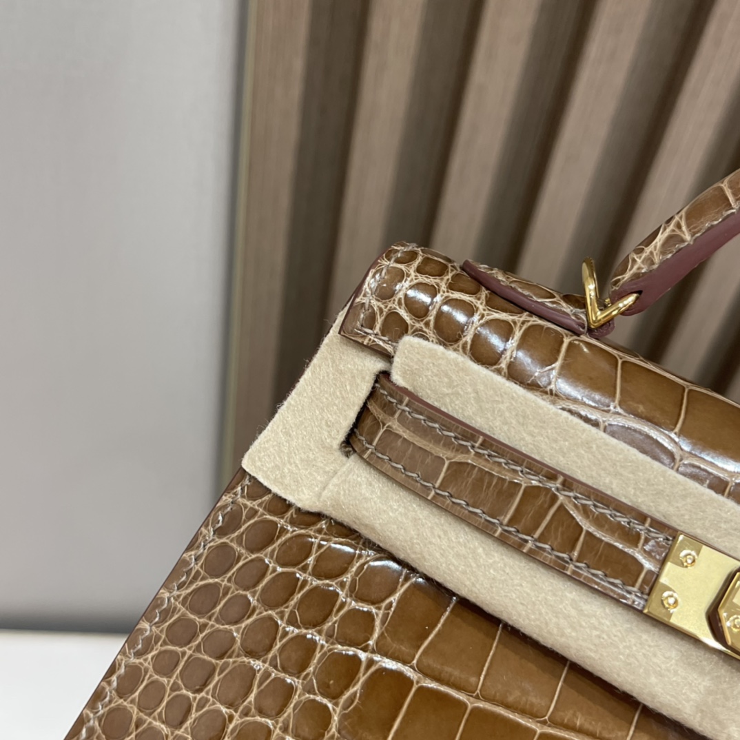 HERMES 爱马仕 Mini Kelly 美洲鳄Alligator 亮面 刻方块 17 烟草色ficelle