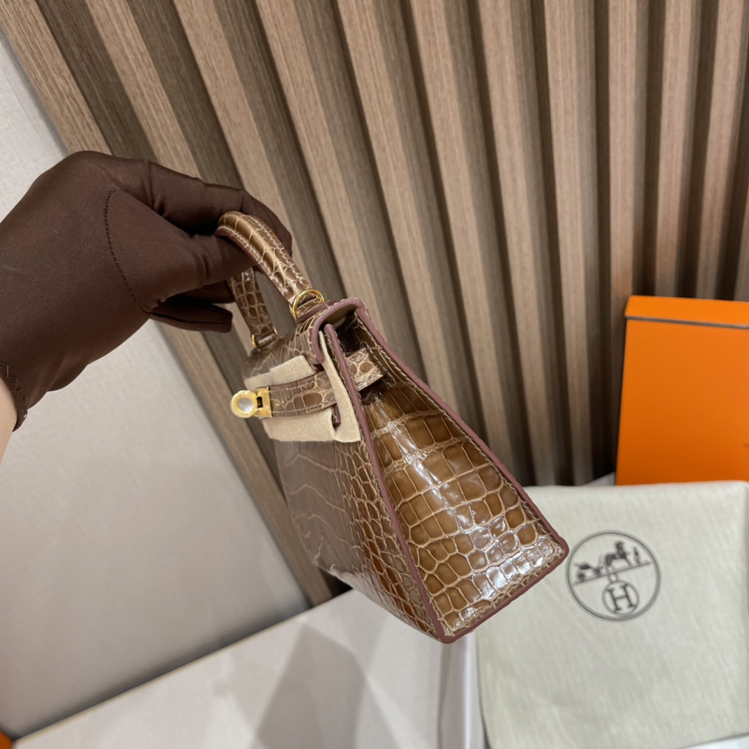 HERMES 爱马仕 Mini Kelly 美洲鳄Alligator 亮面 刻方块 17 烟草色ficelle