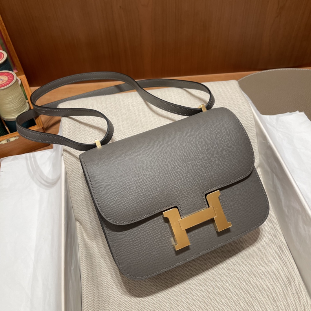 HERMES 爱马仕 Constance 19cm Epsom皮  0L 积雨云灰 黄金尺寸 上身很精致
