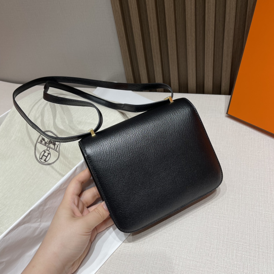 HERMES 爱马仕 Constance 康康 Constance 18cm 山羊皮Chevre Mysore 89 黑色Noir