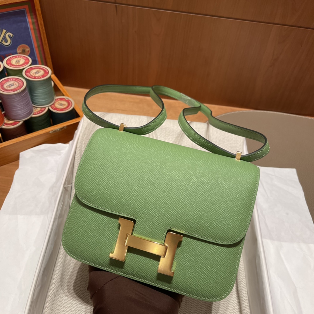 HERMES 爱马仕 Constance 19cm Epsom皮  3i 牛油果绿Vert Criquet 黄金尺寸 上身很精致