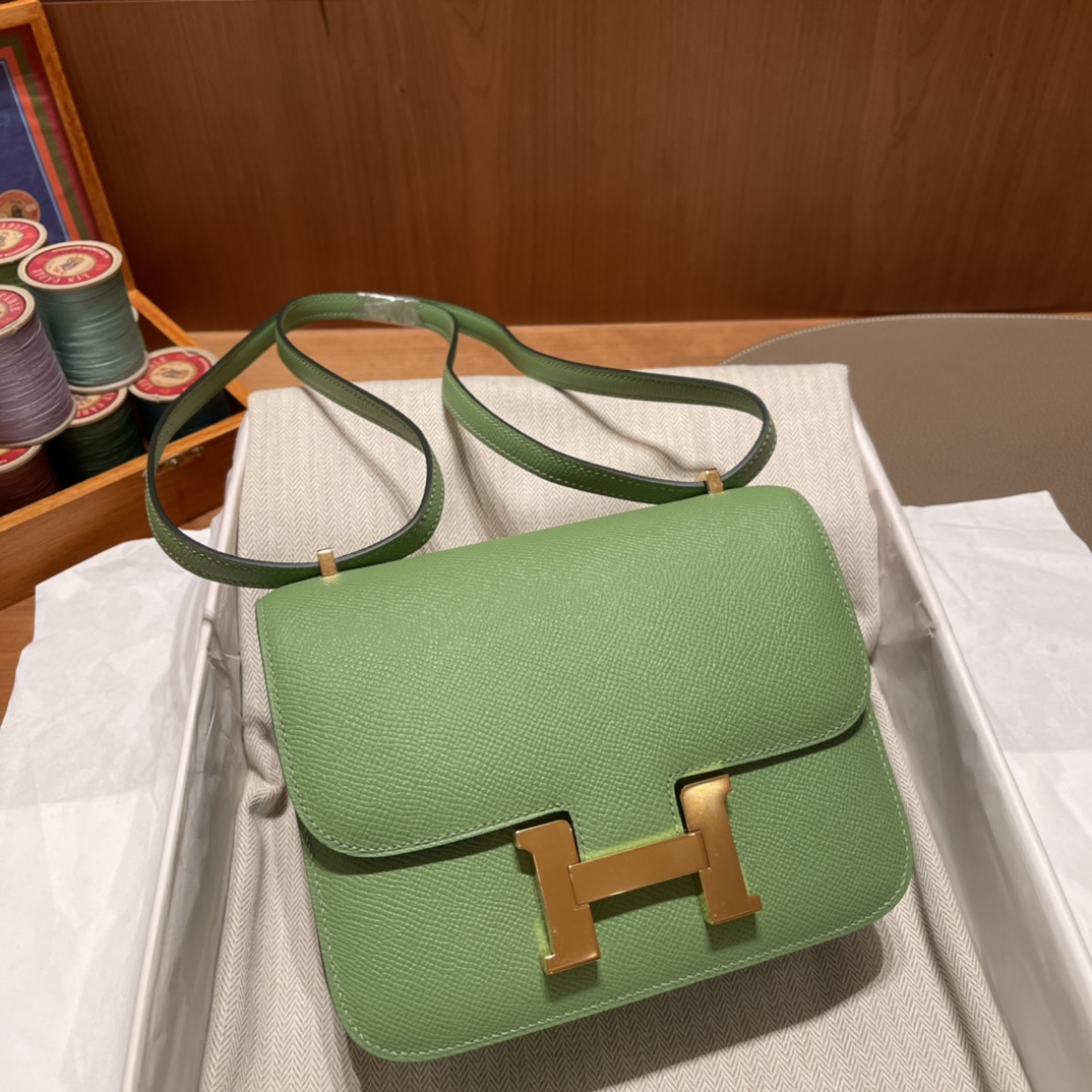 HERMES 爱马仕 Constance 19cm Epsom皮  3i 牛油果绿Vert Criquet 黄金尺寸 上身很精致
