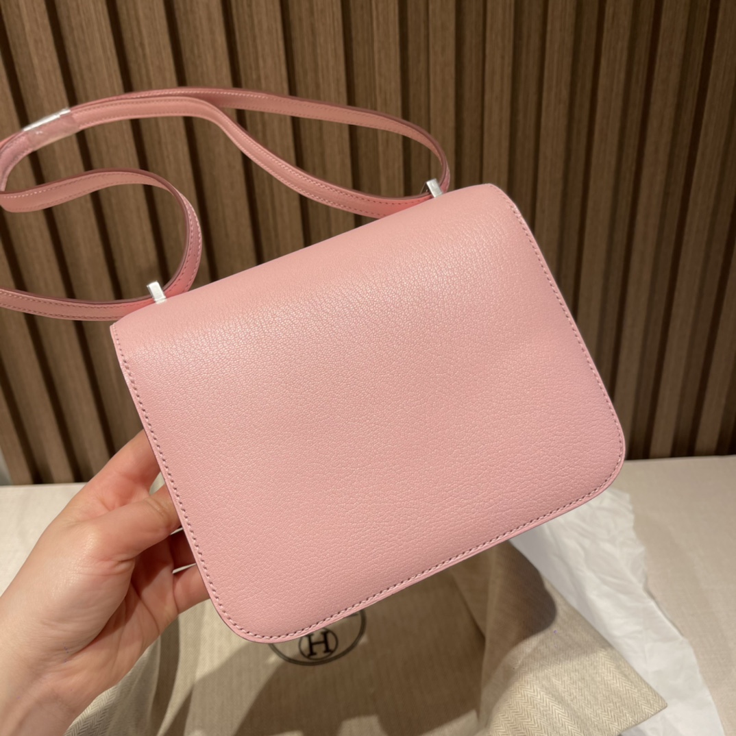 HERMES 爱马仕 Constance 18cm 山羊皮Chevre Mysore 3Q 樱花粉Rose Sakura多少人心中的白月光