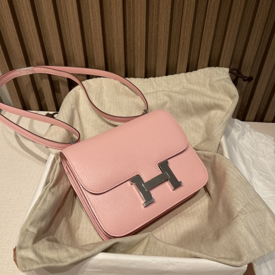 HERMES 爱马仕 Constance 18cm 山羊皮Chevre Mysore 3Q 樱花粉Rose Sakura多少人心中的白月光