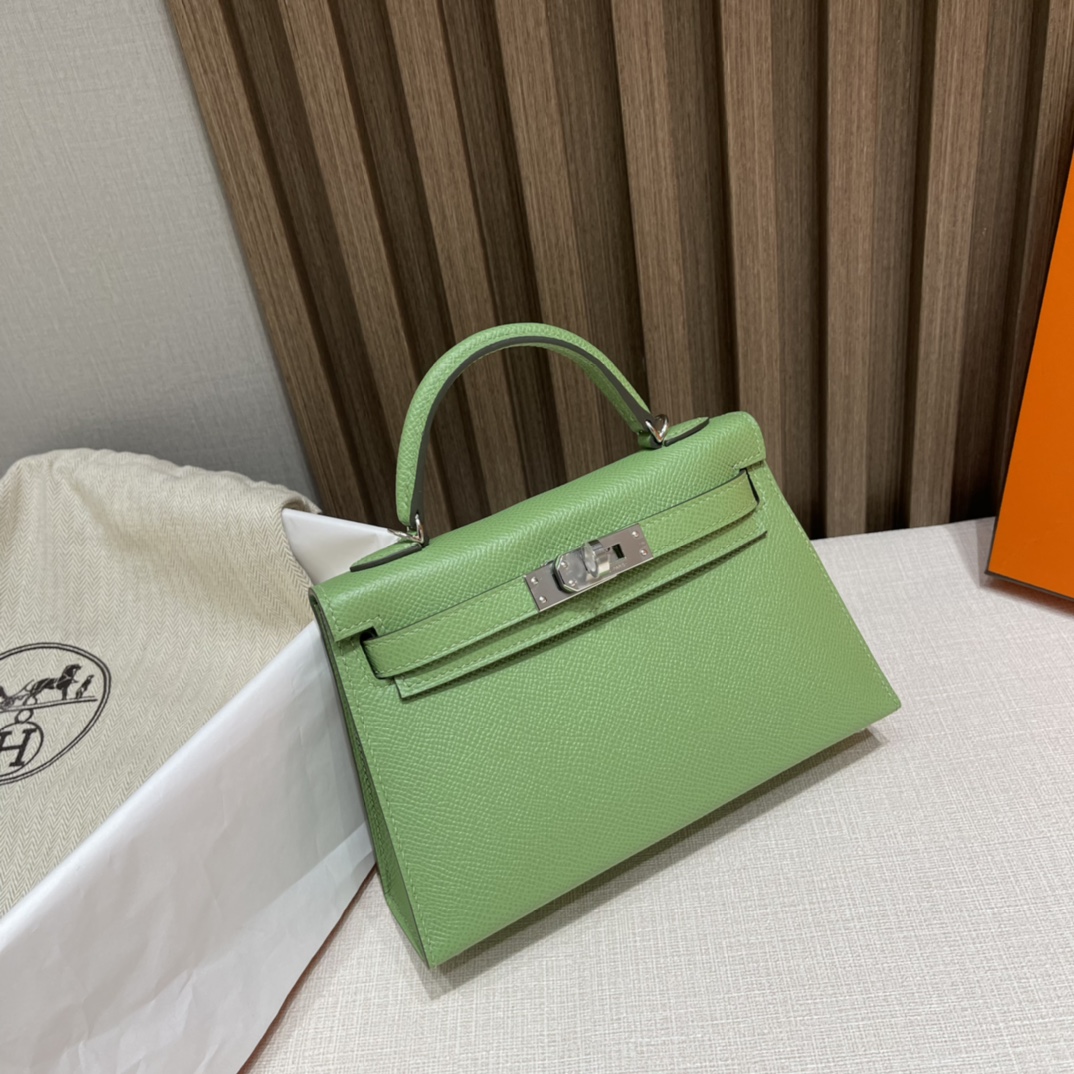 HERMES 爱马仕 Mini Kelly 二代 Epsom皮 3i 牛油果绿/蟋蟀绿 Vert criquet 从出道到现在一直火的节奏