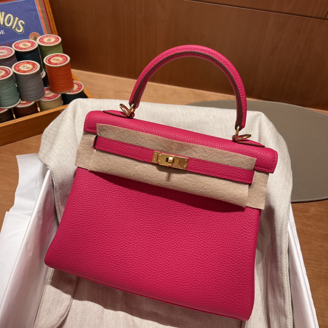 HERMES 爱马仕 Kelly 25cm 内缝 togo皮 0D 玫瑰墨西哥粉Rose Mexico 这颜色用一个字形容就是“魅”
