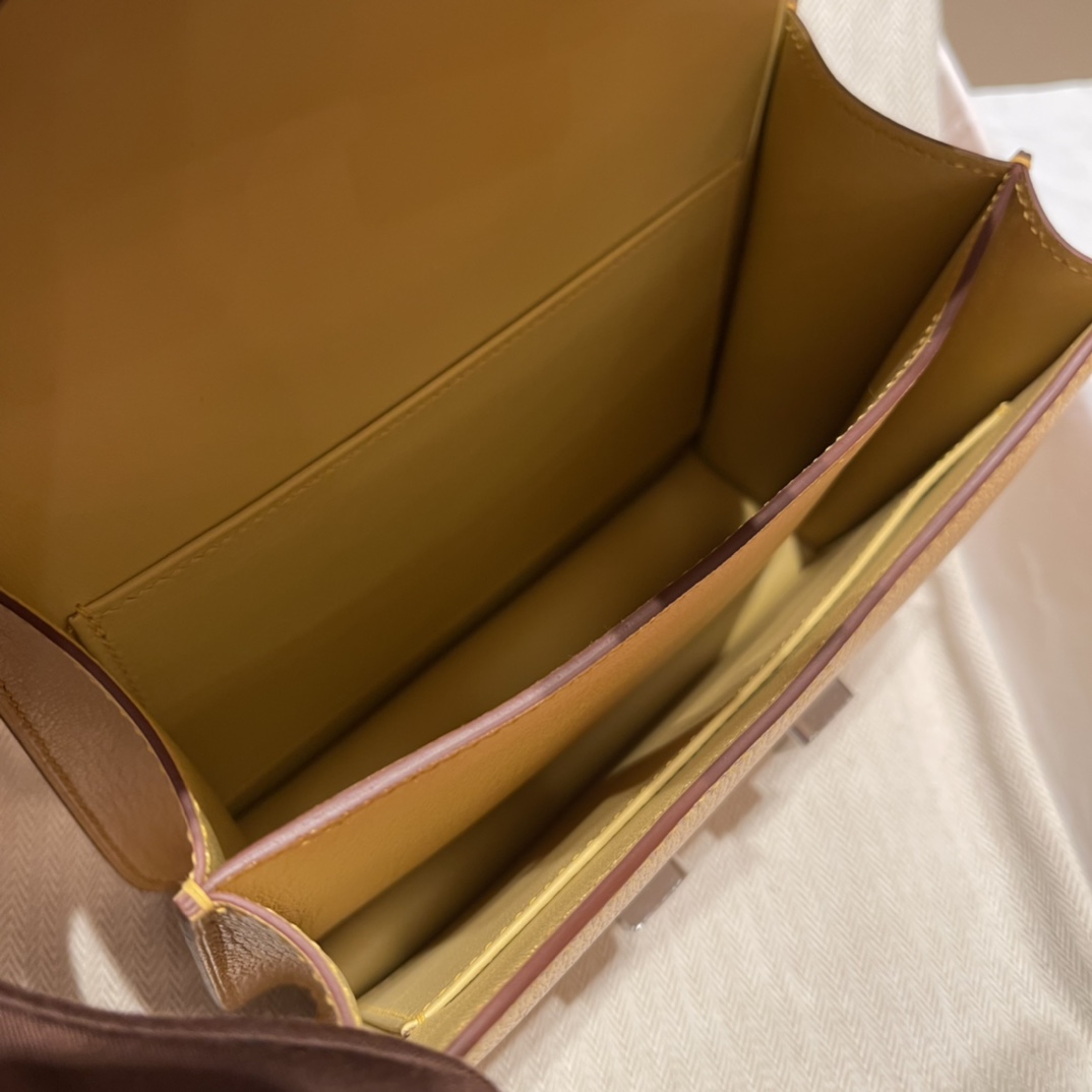 HERMES 爱马仕 Constance 康康 Constance 18cm 山羊皮Mysore 1s 麦垛黄