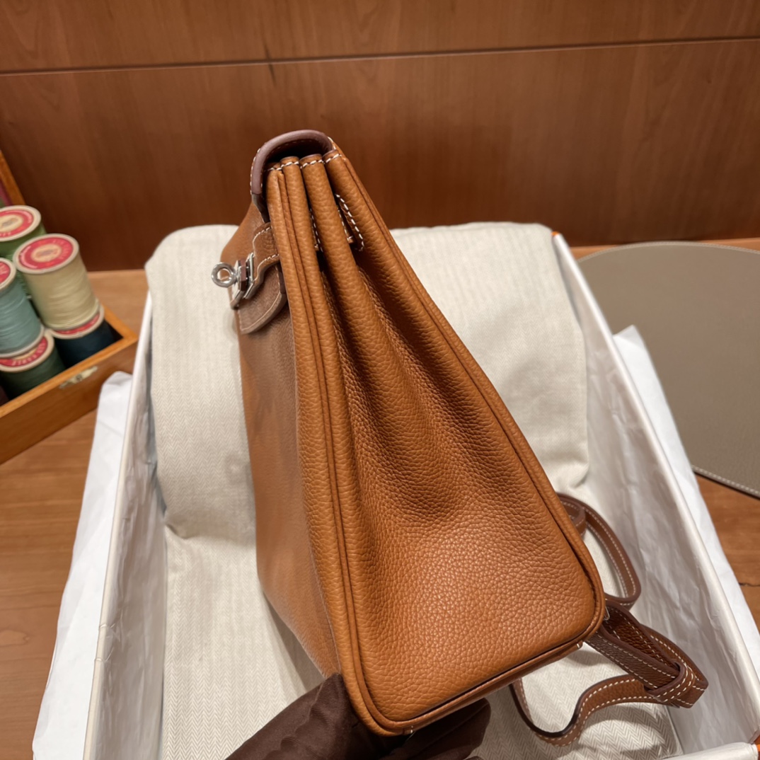 HERMES 爱马仕 Ado书包/双肩包 福宝马鞍皮Barenia Faubourg 34 原木色Fauve 质感很好 有淡淡的皮香味 ️不能碰到油