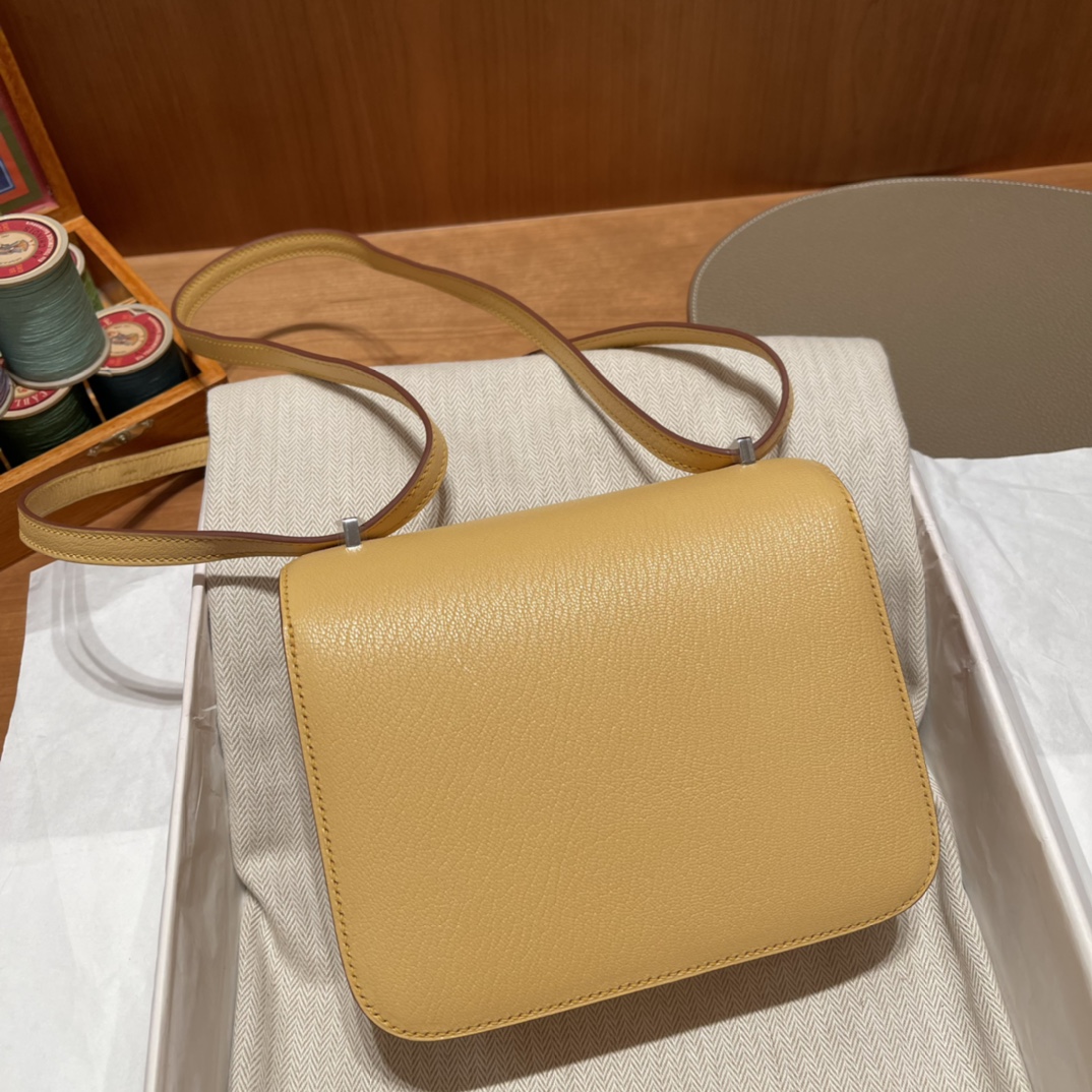 HERMES 爱马仕 Constance 康康 Constance 18cm 山羊皮Mysore 1s 麦垛黄