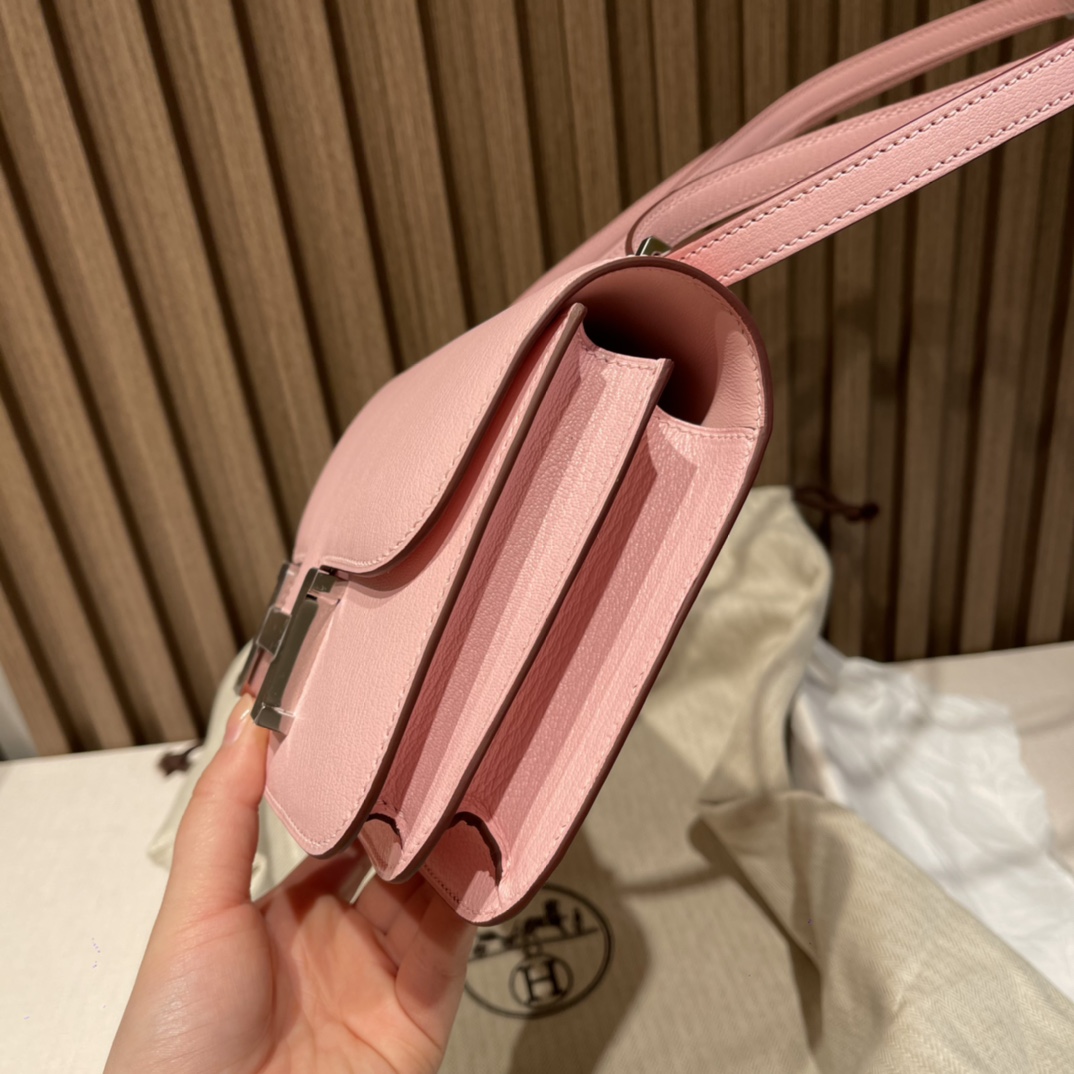 HERMES 爱马仕 Constance 18cm 山羊皮Chevre Mysore 3Q 樱花粉Rose Sakura多少人心中的白月光
