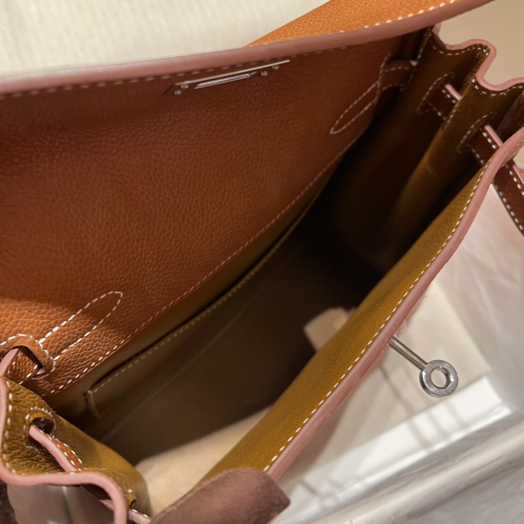 HERMES 爱马仕 Ado书包/双肩包 福宝马鞍皮Barenia Faubourg 34 原木色Fauve 质感很好 有淡淡的皮香味 ️不能碰到油