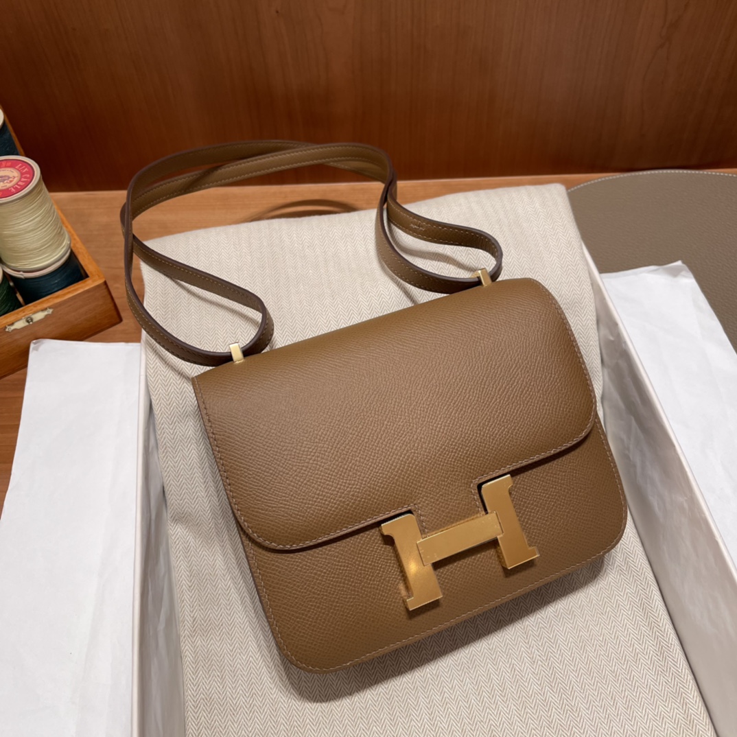 HERMES 爱马仕 Constance 康康 3G 栗子色Alezan 低调有气质 很洋气 就像刚出锅的烤栗子飘香四溢