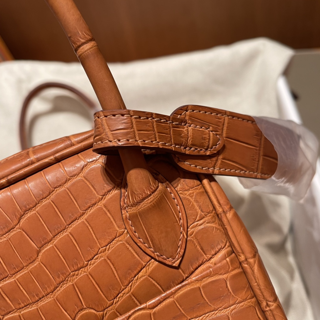 HERMES 爱马仕 Lindy 26cm 尼罗鳄Nilo crocodile 雾面Matte 37 金棕Gold 进口蜜蜡线 全手工制作