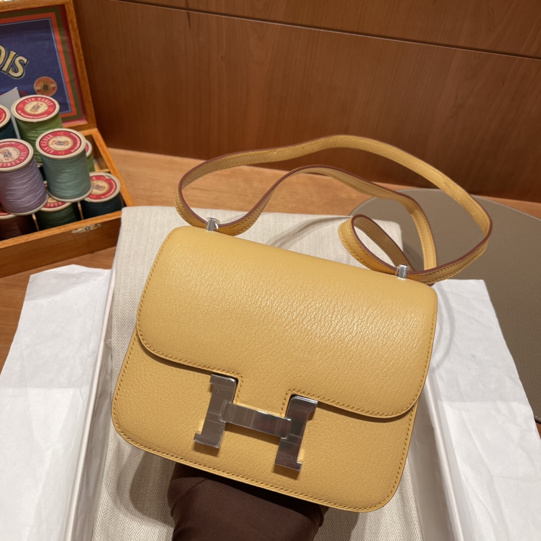 HERMES 爱马仕 Constance 康康 Constance 18cm 山羊皮Mysore 1s 麦垛黄