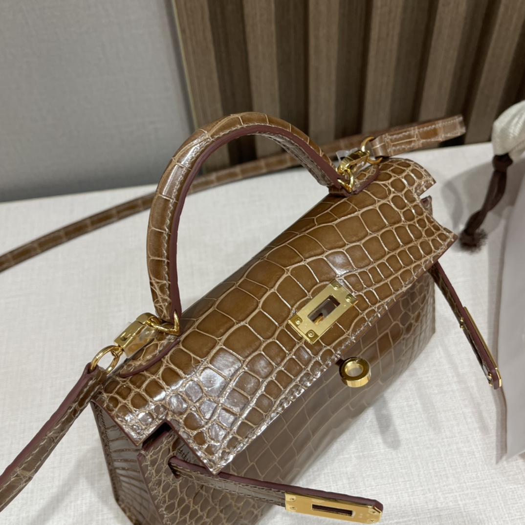 HERMES 爱马仕 Mini Kelly 美洲鳄Alligator 亮面 刻方块 17 烟草色ficelle