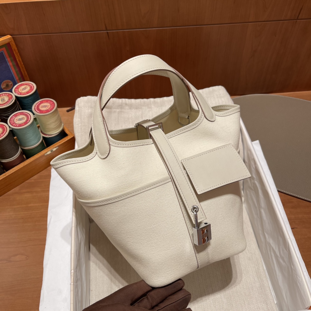 HERMES 爱马仕 Cargo picotin 拼帆布 Craie 10 奶昔白 进口蜜蜡线 全手工制作 和夏季太搭了配上口袋更加休闲