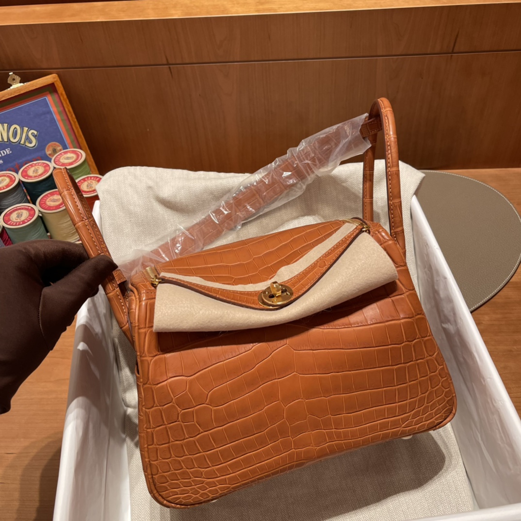 HERMES 爱马仕 Lindy 26cm 尼罗鳄Nilo crocodile 雾面Matte 37 金棕Gold 进口蜜蜡线 全手工制作