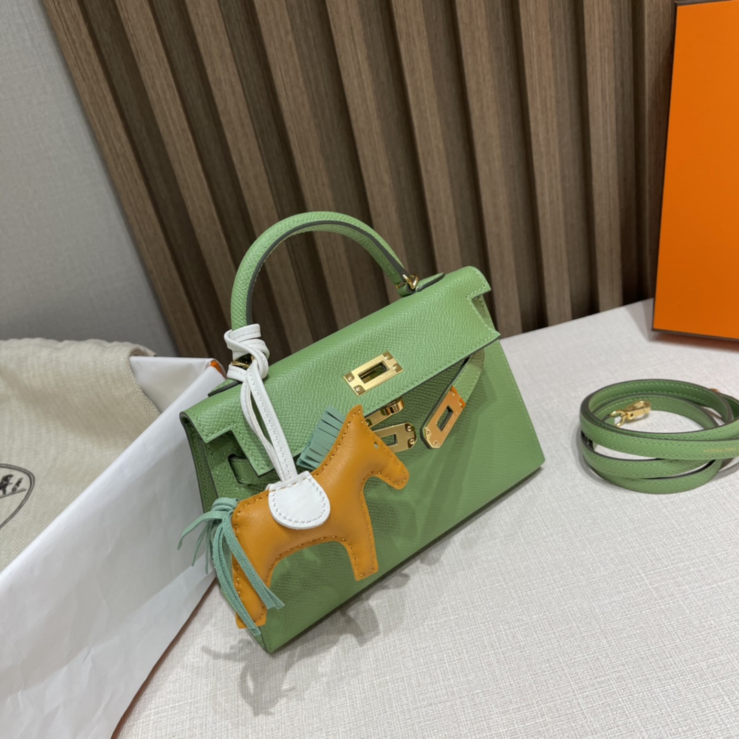 HERMES 爱马仕 Mini Kelly 二代 Epsom皮 3i 牛油果绿/蟋蟀绿 Vert criquet 从出道到现在一直火的节奏