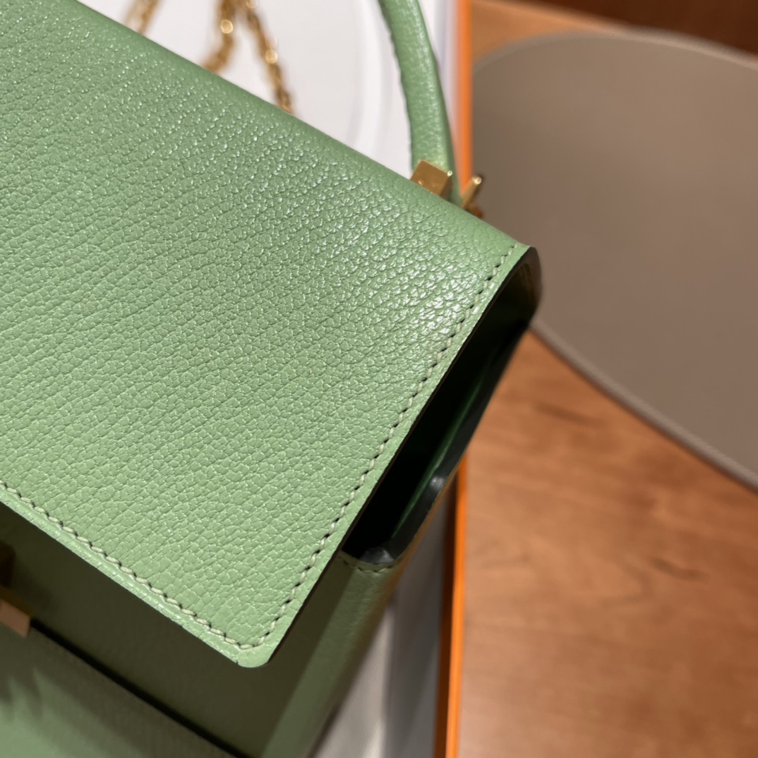 HERMES 爱马仕 Cinhetic盒子包 山羊皮 3i 牛油果绿 帅气与优雅并存 别具一格的设计让人过目不忘 全手工制作 可手拎可斜挎