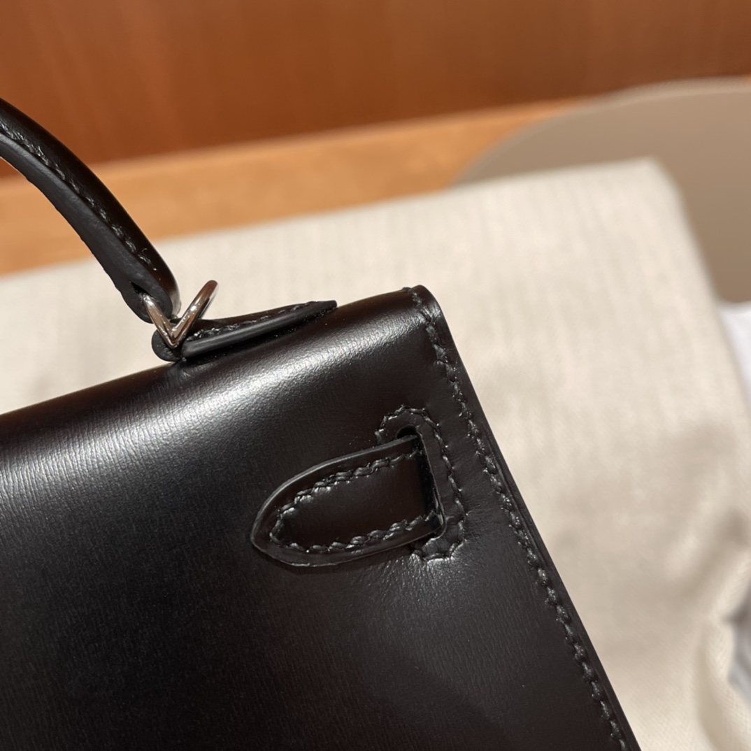 HERMES 爱马仕 Mini Kelly 二代 box皮 质感满满 89 黑色Noir 美到窒息 高级感爆棚