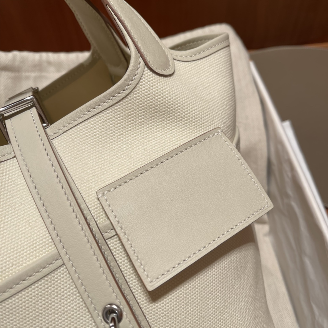 HERMES 爱马仕 Cargo picotin 拼帆布 Craie 10 奶昔白 进口蜜蜡线 全手工制作 和夏季太搭了配上口袋更加休闲