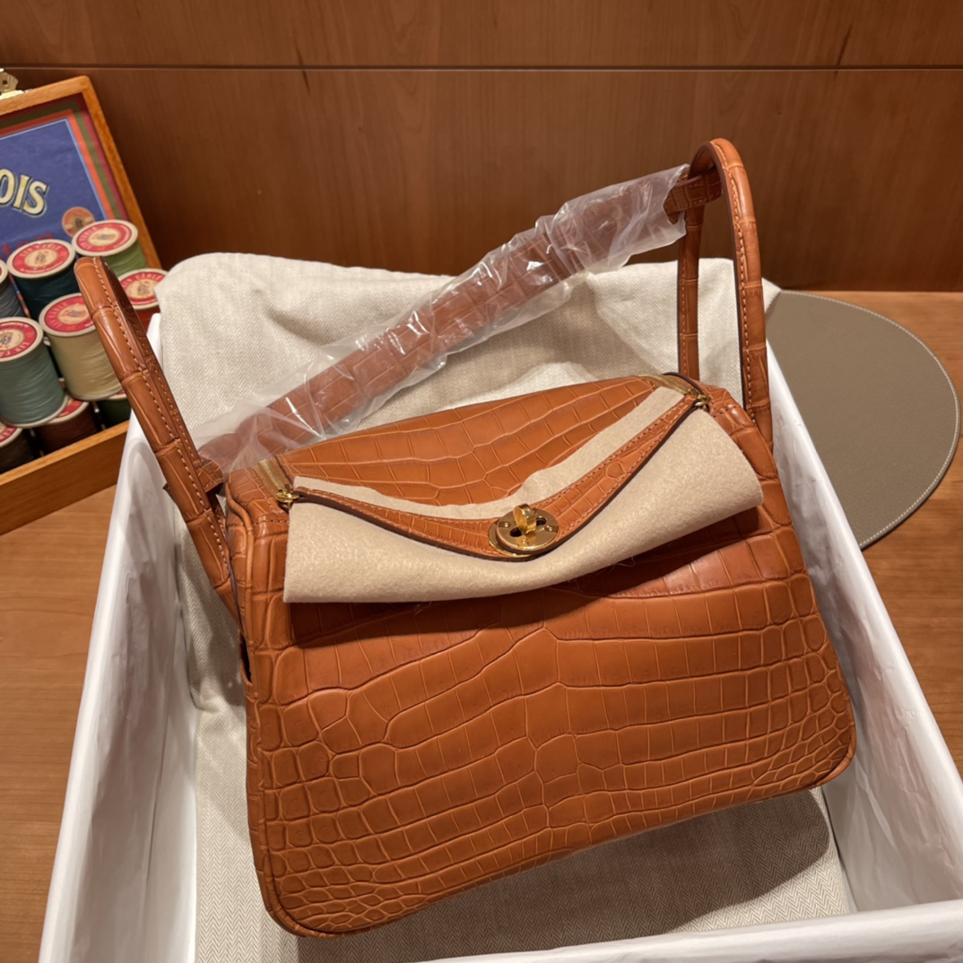 HERMES 爱马仕 Lindy 26cm 尼罗鳄Nilo crocodile 雾面Matte 37 金棕Gold 进口蜜蜡线 全手工制作