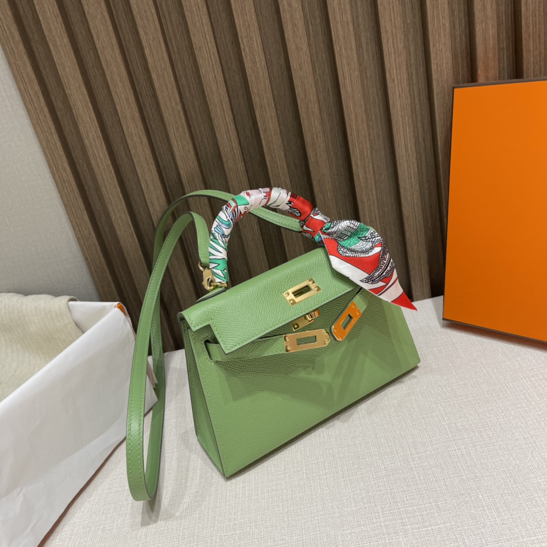 HERMES 爱马仕 Mini Kelly 二代 Epsom皮 3i 牛油果绿/蟋蟀绿 Vert criquet 从出道到现在一直火的节奏