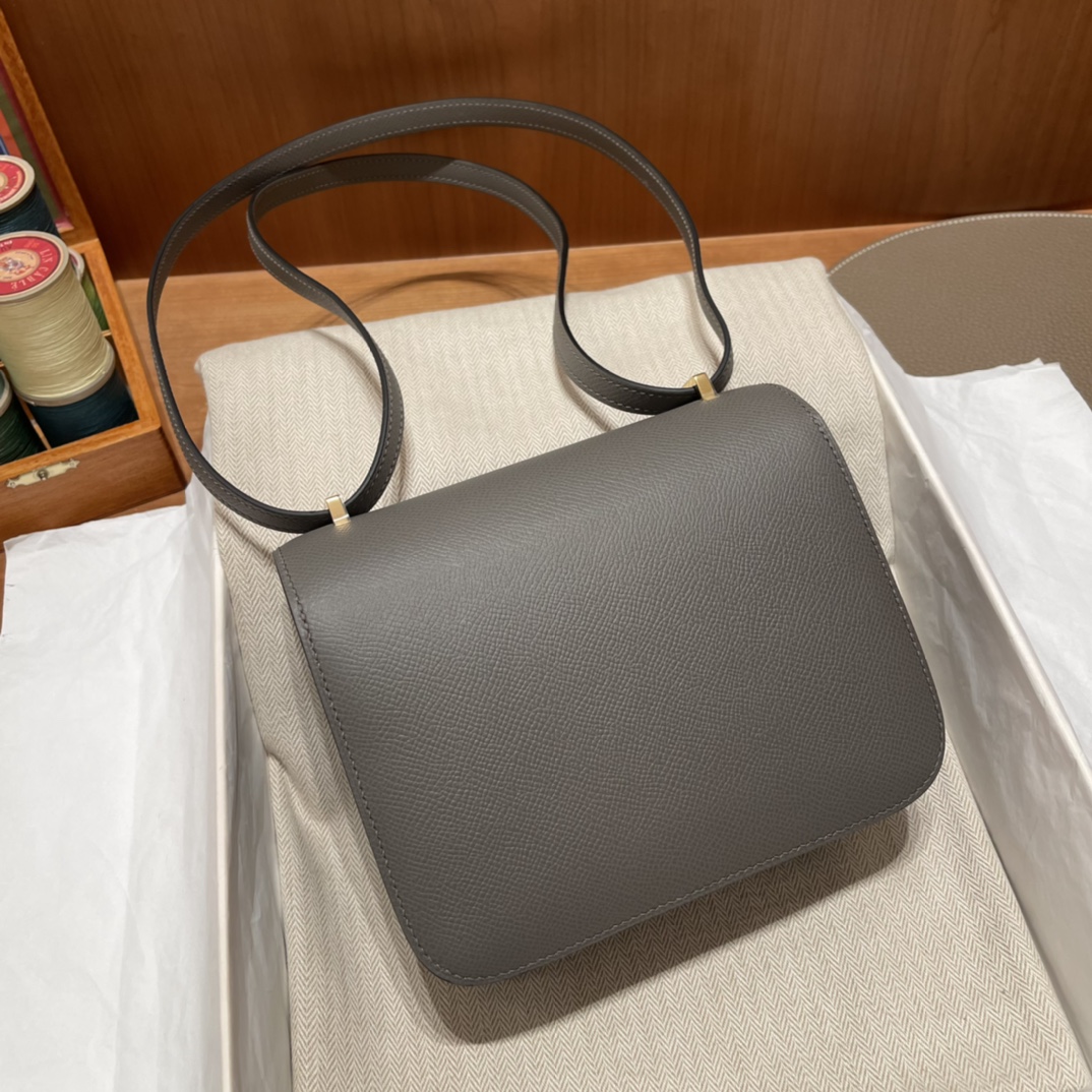 HERMES 爱马仕 Constance 19cm Epsom皮  0L 积雨云灰 黄金尺寸 上身很精致