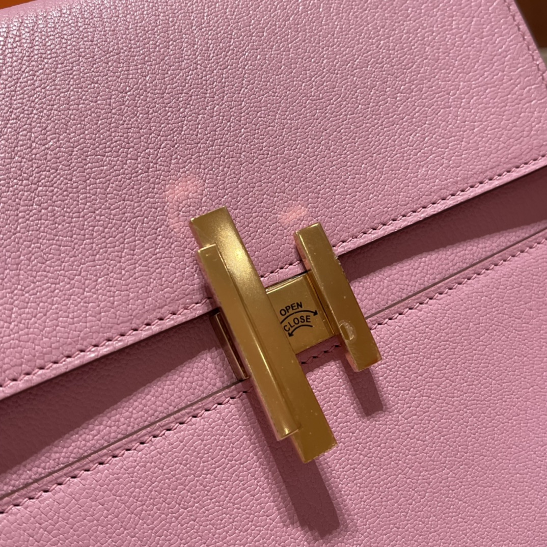 HERMES 爱马仕 Cinhetic 17cm 少女感爆棚的小盒子 Swift 进口蜜蜡线 全手工制作 可手拎可斜挎