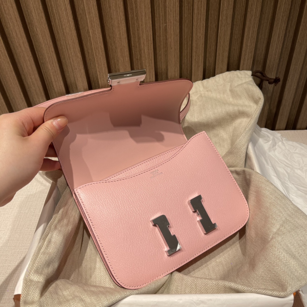 HERMES 爱马仕 Constance 18cm 山羊皮Chevre Mysore 3Q 樱花粉Rose Sakura多少人心中的白月光