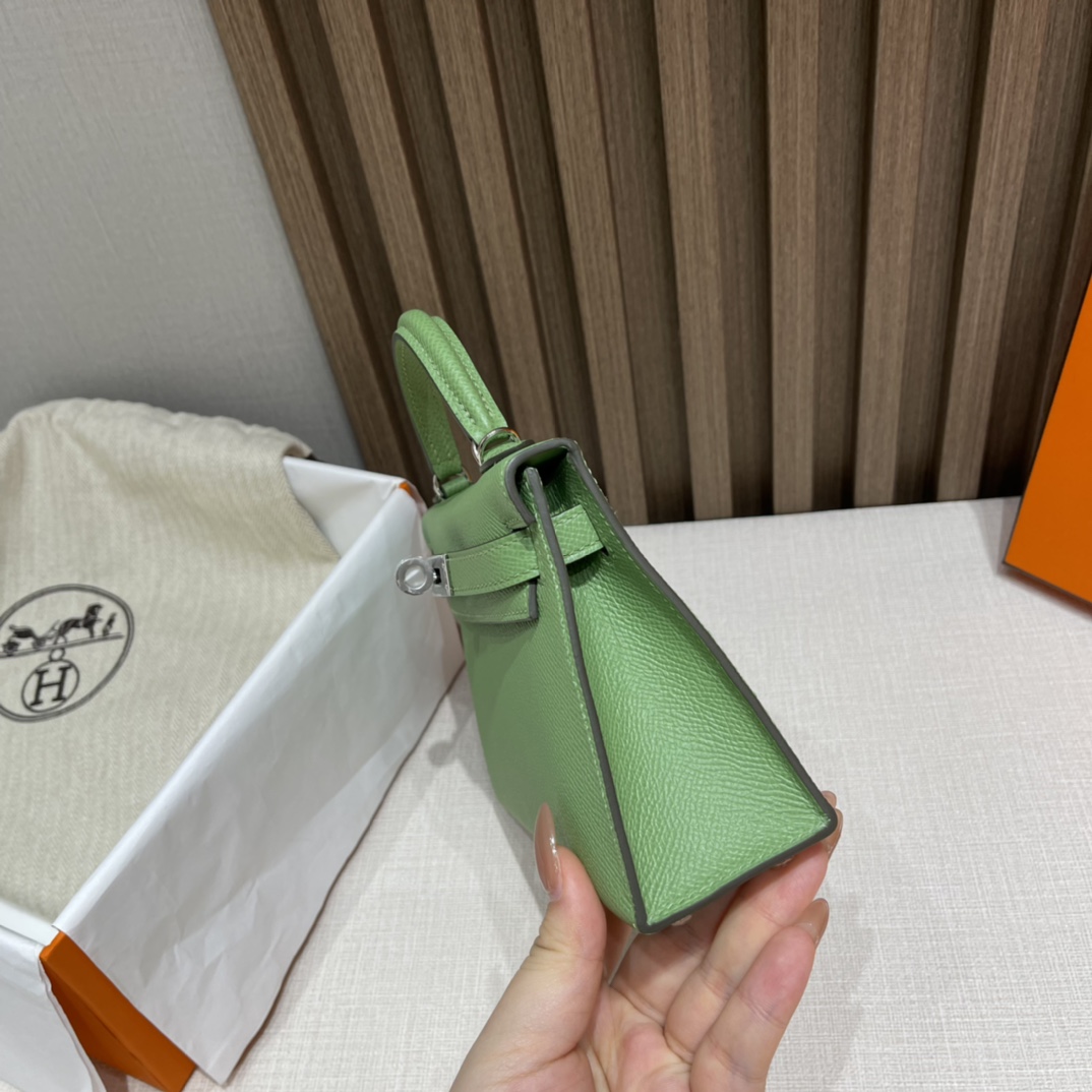 HERMES 爱马仕 Mini Kelly 二代 Epsom皮 3i 牛油果绿/蟋蟀绿 Vert criquet 从出道到现在一直火的节奏